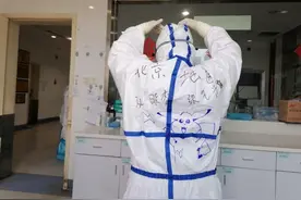 被张艺兴致电鼓励的22岁一线护士：这次我一定要带着胜利回去图片