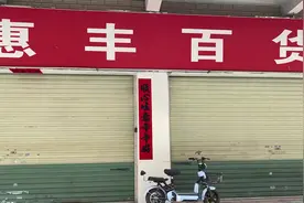 深圳一年轻男子深夜行凶抢劫金项链，事发地附近出租屋内被抓视频封面