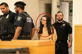 2岁女儿尿床遭丢浴缸溺毙 28岁华裔妈在美被判18年刑期 爸不阻拦？图片