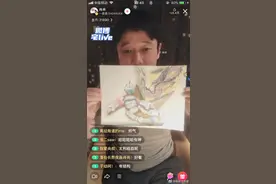 《寄生虫》中的“女儿”朴素丹，曾出演肖央《小苹果》MV图片