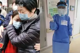 4年一次生日 驰援武汉的护士妈妈偷偷给儿子送惊喜图片