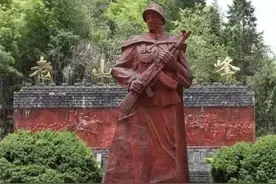 一级战斗英雄之女：像父亲一样冲锋图片