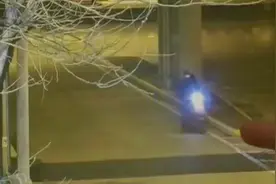 在家闲不住？俩男子半夜戴滑雪面罩溜达 偷偷摸摸干这事……图片