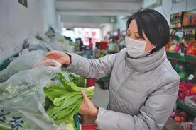 物业公司拨款给1500户居民上门送菜图片
