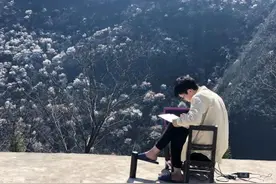 武汉小伙被困四川深山，与女友使出“洪荒之力”开网课图片