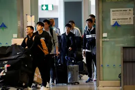 中超球队武汉卓尔受邀观看西甲“国家德比”图片