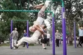 老年人健身有多“野”？看得我目瞪口呆，哈哈哈哈哈……图片