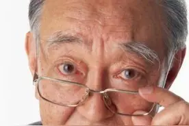 老年人配老花镜前应该注意的事项，这些需要仔细了解图片