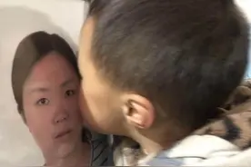 “您会PS吗？她走了，我们一家四口没有一张全家福……”图片