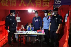 深圳3岁女孩独自外出，父亲让7岁哥哥去寻找，两人贪玩忘回家路图片