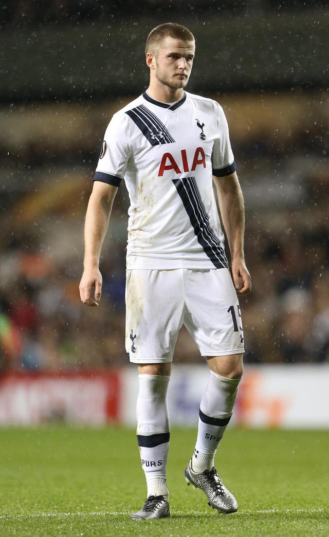 坎通纳飞踹球迷图片,坎通纳谈飞踹事件:我揍得不够狠,我应该更狠地