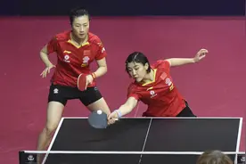 乒乓球——卡塔尔公开赛：丁宁/陈梦女双晋级图片