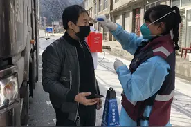 90后嘉绒姑娘，绽放在壤塘防疫一线的格桑花图片