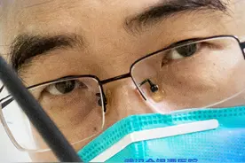 我看不清你的脸，但我记住了你的眼图片