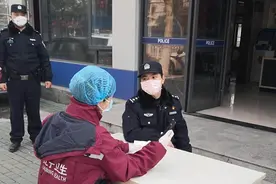 你们的坚守感动了我们图片