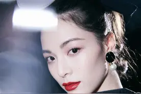 潮流范丨秃头少女自救，钟楚曦戚薇爱惨了土味蝴蝶结？图片