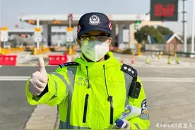 既是周队长又是“周妈妈”，一朵铿锵玫瑰绽放在抗疫前线图片