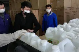 “淄博好小伙”李骄阳：一人一车，七入武汉为医护人员送口罩图片