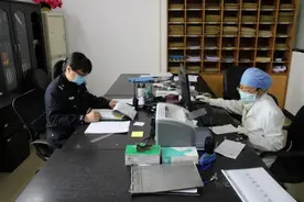 致敬江门最美她力量！刚办完婚礼，女警与警察丈夫共赴抗疫一线图片