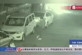 小伙凌晨大闹小区 踹门、爬车洋相百出图片