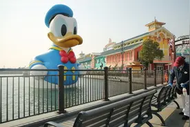 时隔44天，上海迪士尼小镇恢复运营，将采取限制客流并缩短运营时间等措施图片
