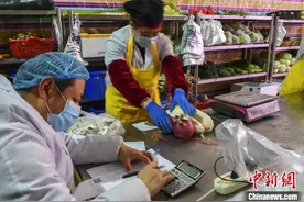 疫情下的湖北高校食堂：网上点餐 专人配送图片
