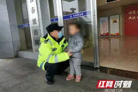 爸爸去哪了？资阳两岁萌娃寻父走丢 民警巡逻发现及时救助图片