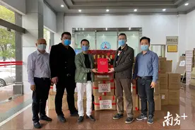 柬埔寨潮汕商会向潮州捐赠5万个口罩图片