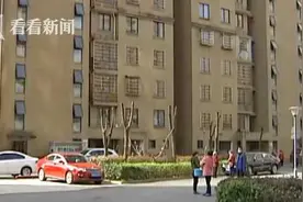 红砖从天而降砸中1岁男童头部：孩子脑死亡 肇事者仍未找到图片