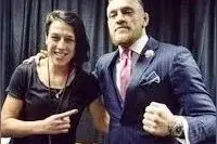 昨夜，“嘴炮”质疑张伟丽靠裁判获胜，力挺乔安娜：她才是冠军图片