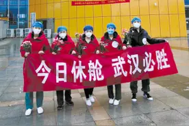“方舱”休舱 路两边樱花也已绽放图片