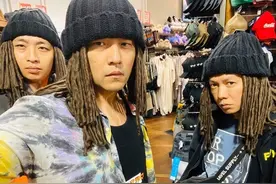 周杰伦戴假发自拍脏辫造型超搞笑 粉丝直呼不敢认图片
