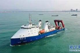 “探索一号”科考船三亚启航图片