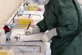 摘下口罩那天，很想见你“一面”图片