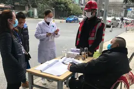 基层抗“疫”者写给儿子一封信：“儿子别哭，还有很多人需要妈妈保护”图片