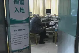 90岁老母亲陪护儿子4天4夜，医生：实情隐瞒了一个月图片