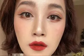 美人计 | 蓝盈莹自己撸了个“欧美妆”，看到的人眼前一黑图片