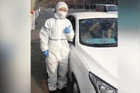 女志愿者每天开车接送医护：让他们多歇会视频封面