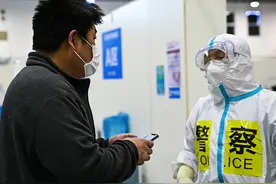 武汉方舱③｜病人华磊：化身拍客，让更多人知道医护的不容易图片