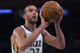 NBA球星戈贝尔感染新冠肺炎 曾故意用手触碰麦克风和录音设备图片