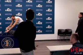 确诊前还故意摸话筒 戈贝尔一人“打停”NBA图片