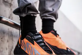 贝克汉姆今天穿了一双 Yeezy，居然还穿它踢球图片