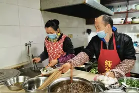 复工复产 天道酬勤9 | 家门口的夫妻小面馆复工开业了 老顾客又吃到了久违的美食图片