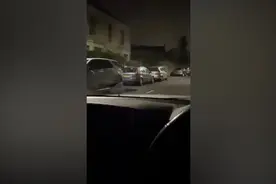 英国74岁老太太划伤邻居女儿路虎车 被判罚款3万视频封面