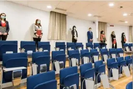 迫在眉睫！意大利护校学生提前毕业上岗视频封面