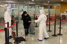 安检升级能理解！旅客讲述机场入境经历视频封面