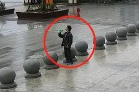 带酒乘高铁被拦下？大叔豪饮半桶后尴尬了...图片