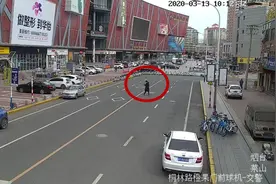 官方街拍毫不留情！这些人快来认领照片，全烟台都认识你了图片