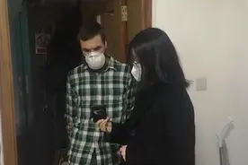 谁来提醒小区里只说俄语的老外远离病毒？两名复旦女生出手了图片
