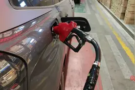 油价，调了！今年，首涨图片